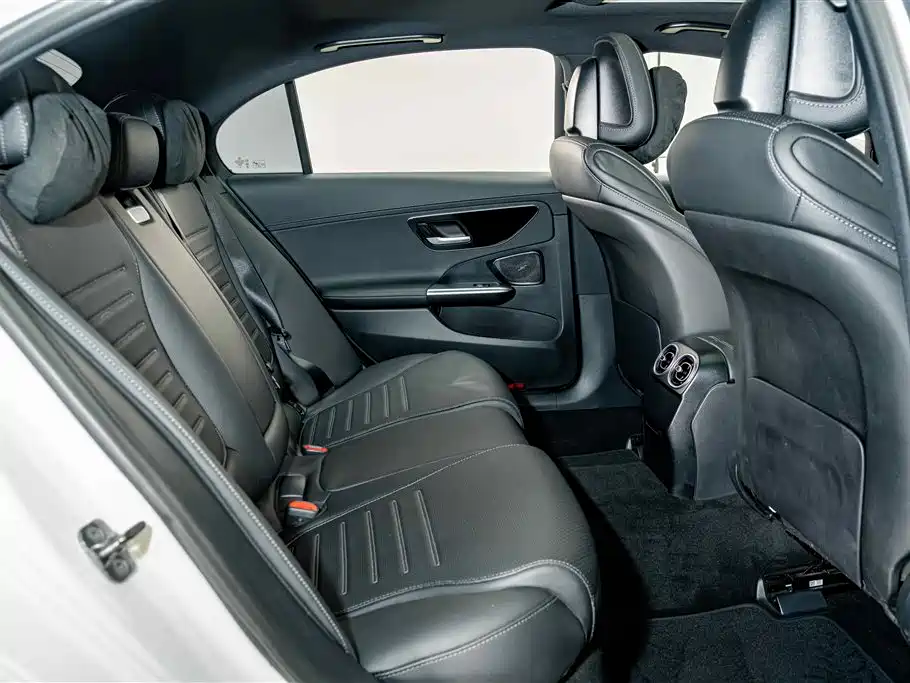 Фото 18 - Mercedes-Benz C-Class