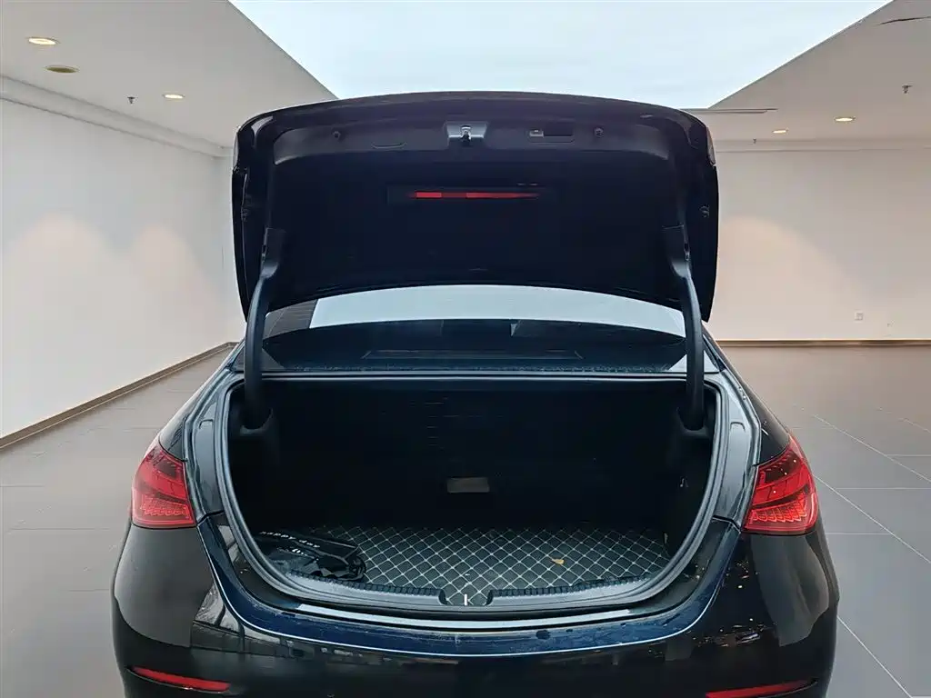 Mercedes-Benz C-Class 2023 C 260 L Night Edition Sport фото 15