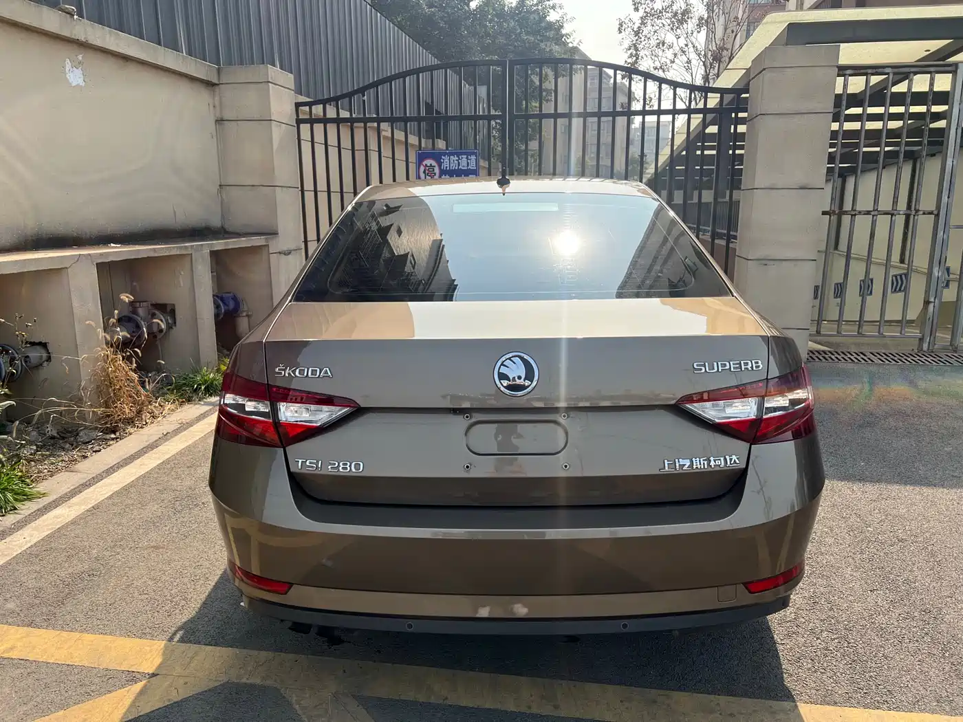 Škoda Superb 2016 TSI280 DSG Advance Edition фото 3