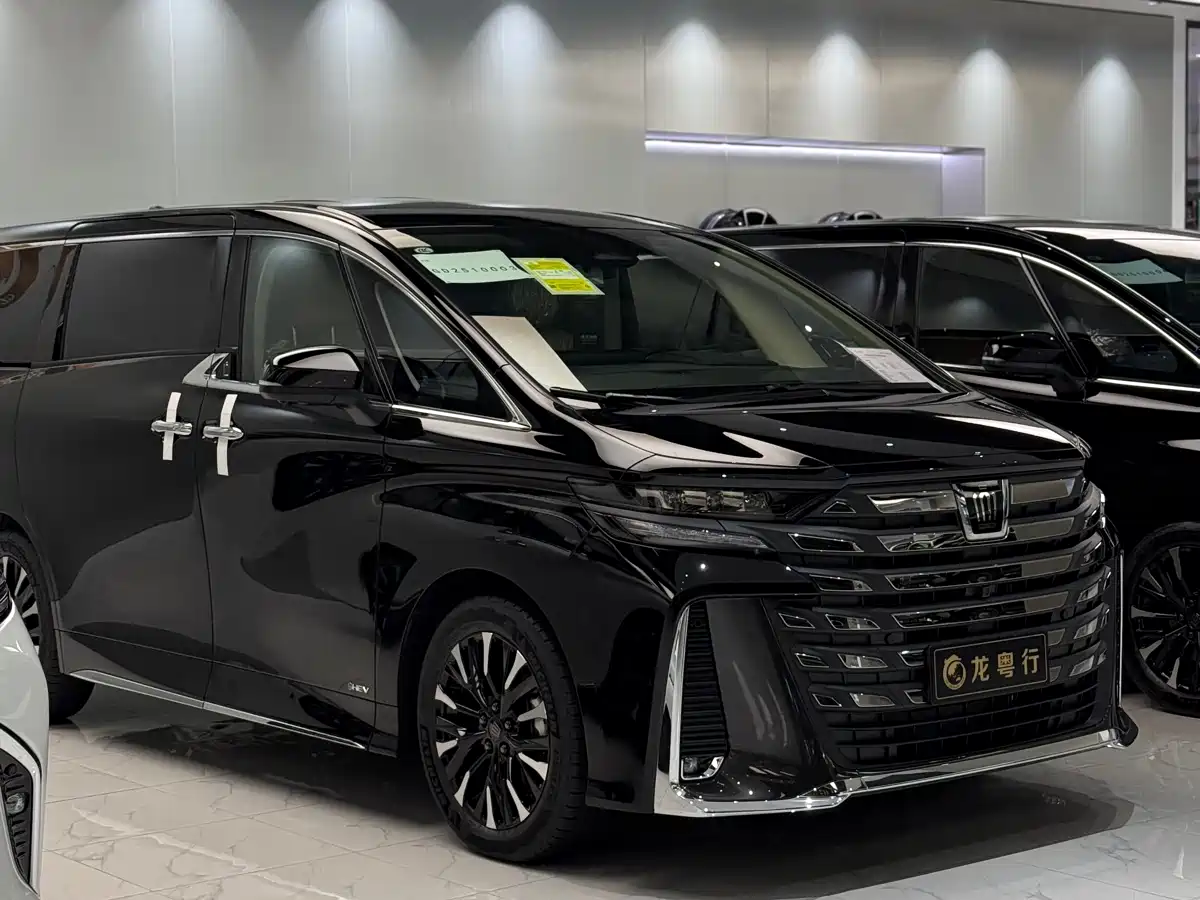 Toyota Vellfire 2024 Crown Hybrid 2.5L Premium Edition фото 2