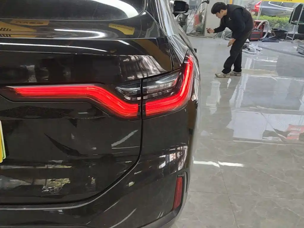 Фото 8 - NIO EC6