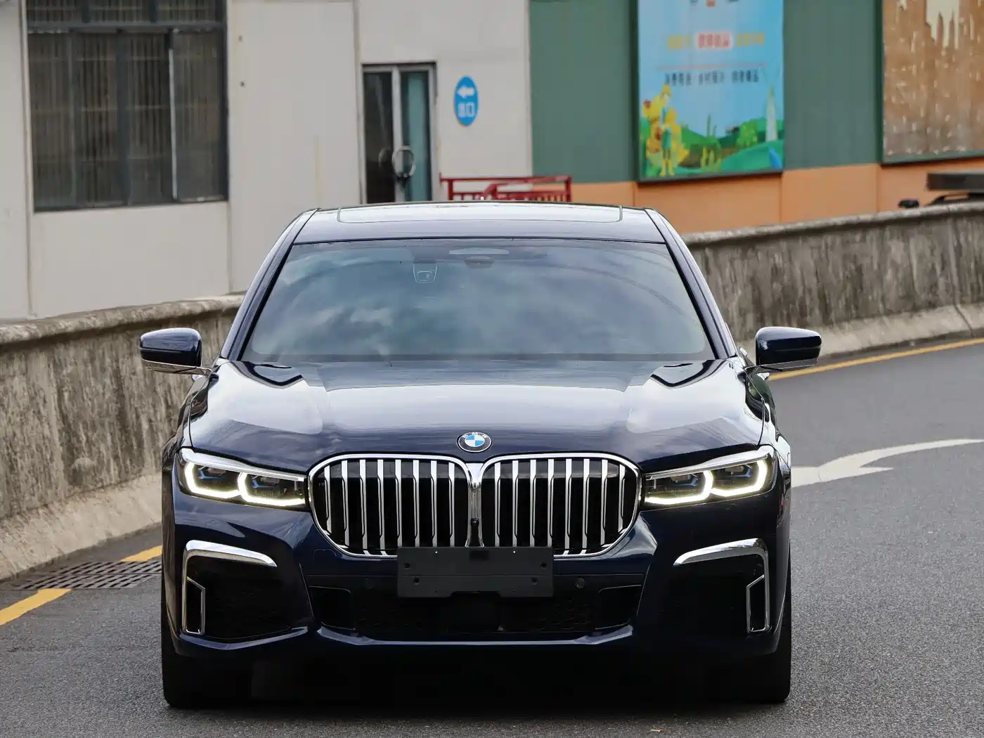 BMW 7 Series 2022 740Li xDrive Executive M Sport Package фото 2