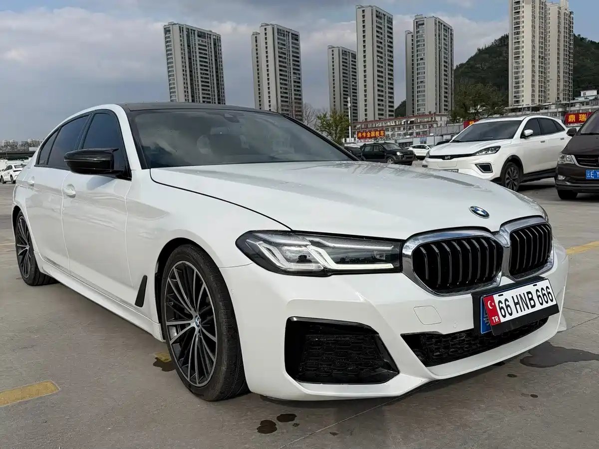 Photo 3 - BMW 5 Series