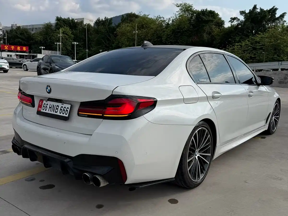 Photo 7 - BMW 5 Series