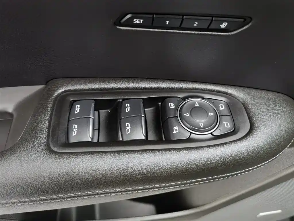 CADILLAC XT5