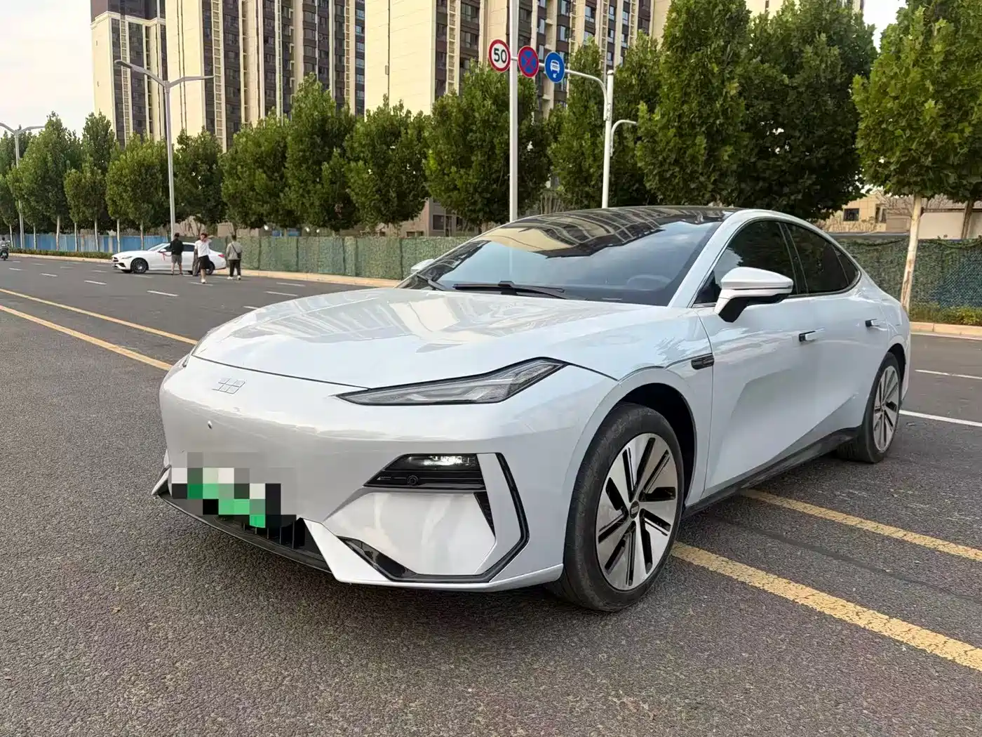 Geely Galaxy Galaxy E8