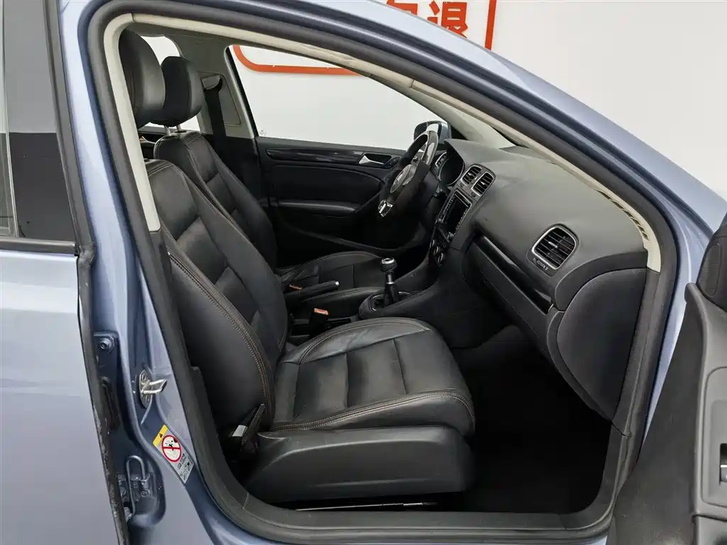 Volkswagen Golf 2012 1.6 Manual Comfort Type фото 23