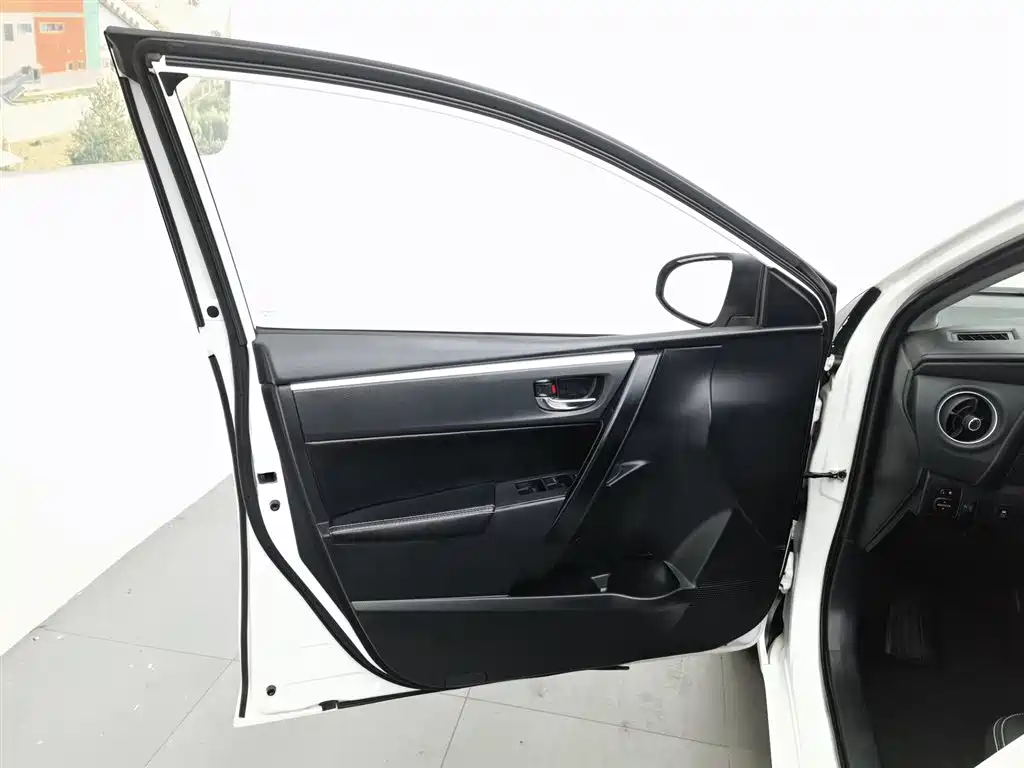 Toyota Corolla 2017 Facelift 1.2T S-CVT GL фото 8