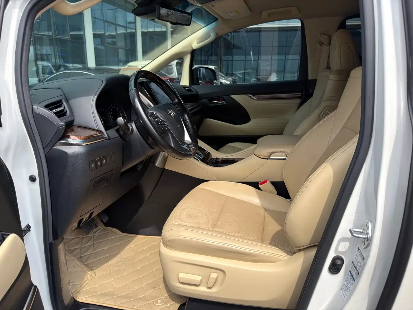 Toyota Alphard 2021 Hybrid 2.5L Luxury фото 4