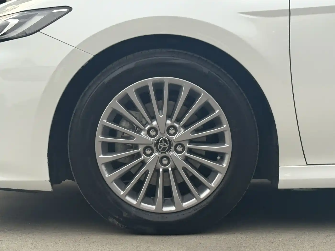 Toyota Camry 2024 2.0GVP Luxury Edition фото 4