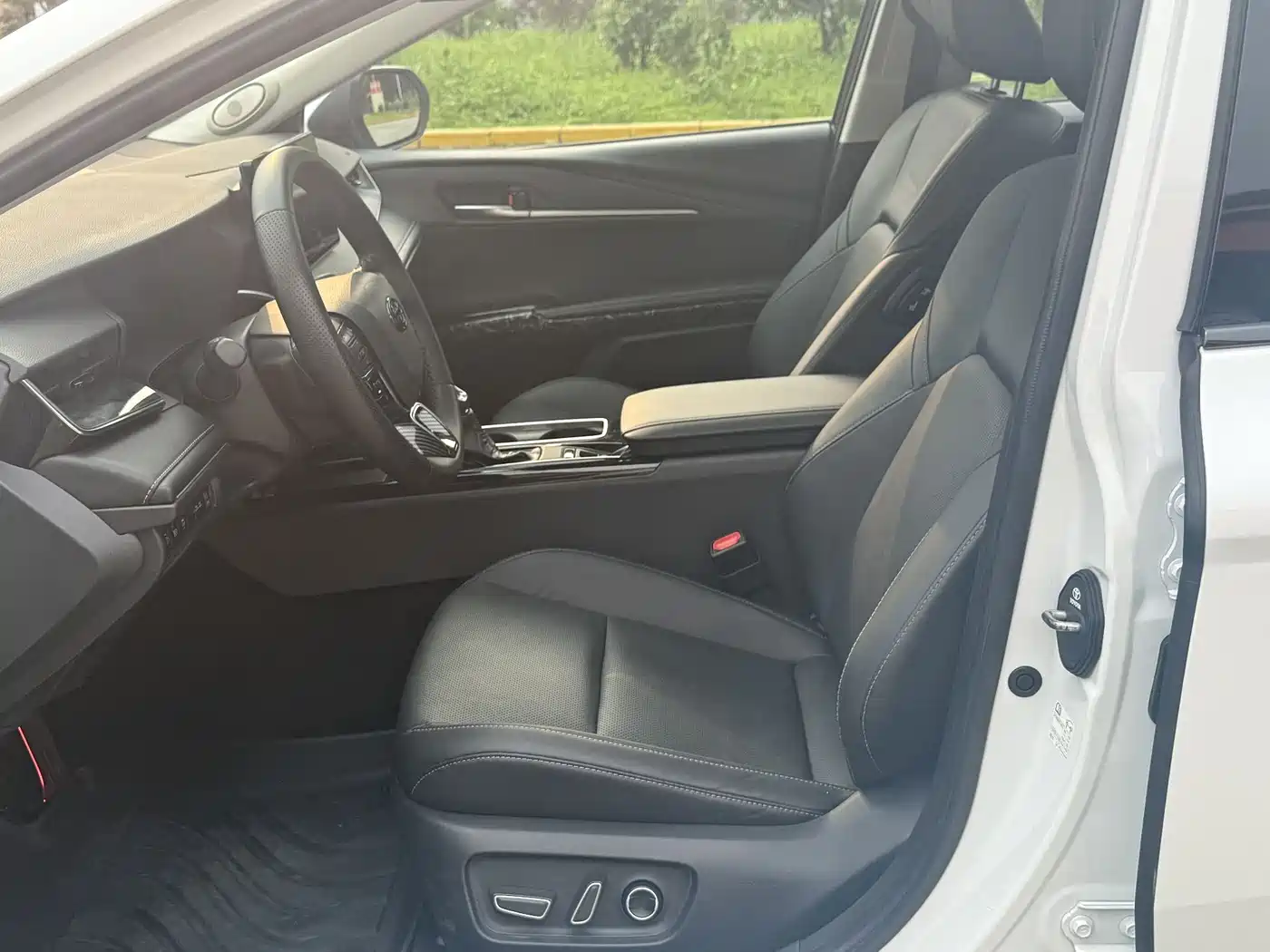 Toyota Camry 2024 2.0GVP Luxury Edition фото 16