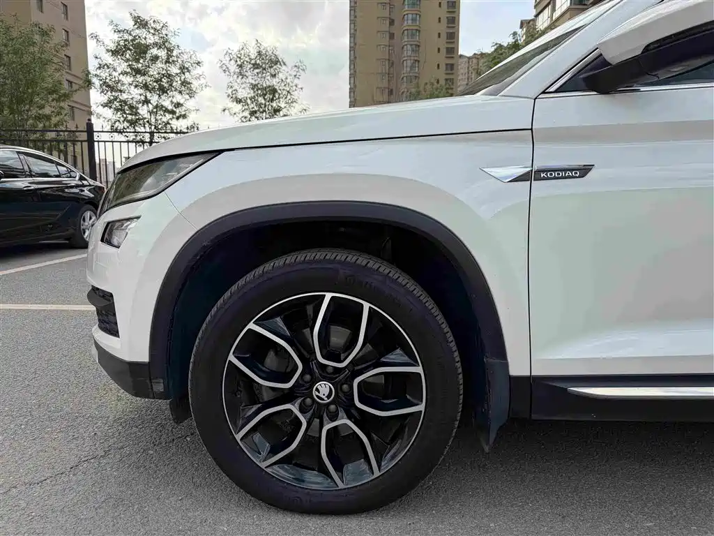 Škoda Kodiaq 2018 Facelift TSI330 7-seat 2WD Luxury Tech Edition фото 15