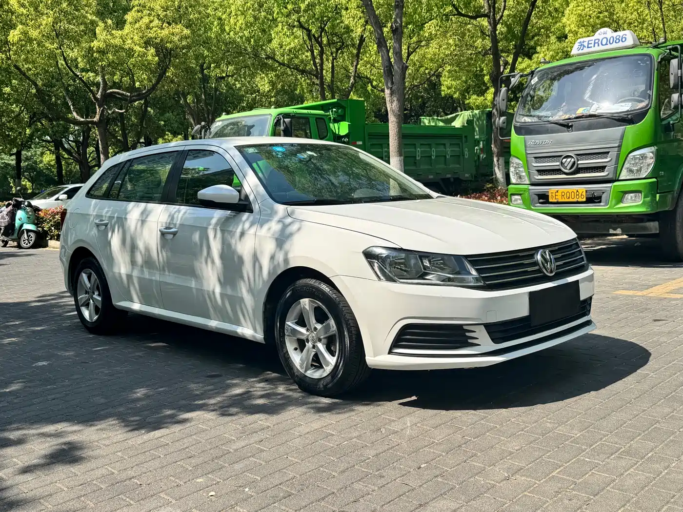 Volkswagen Lavida Tour 2015 1.6L Automatic Trend Edition