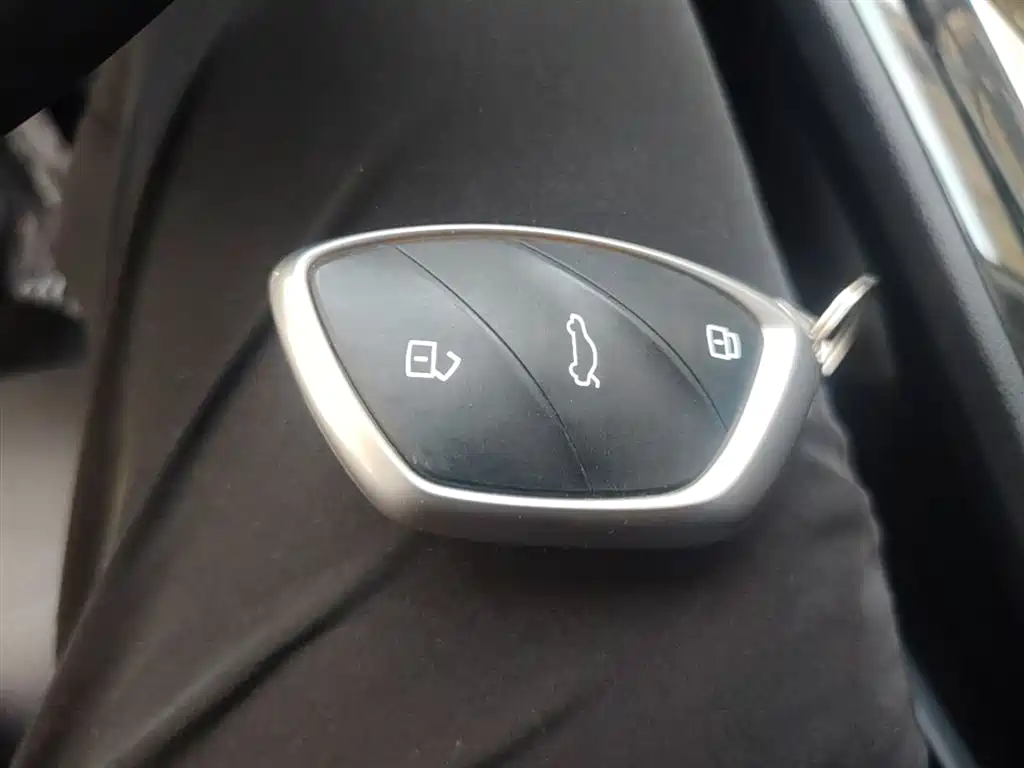 ROEWE EI5