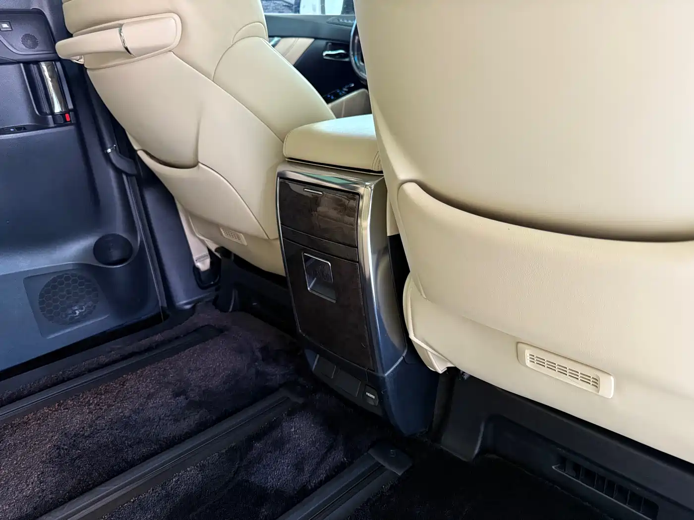 Toyota Alphard 2021 Hybrid 2.5L Premium фото 12