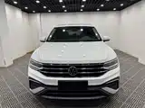 Photo 2 - Volkswagen Tiguan L