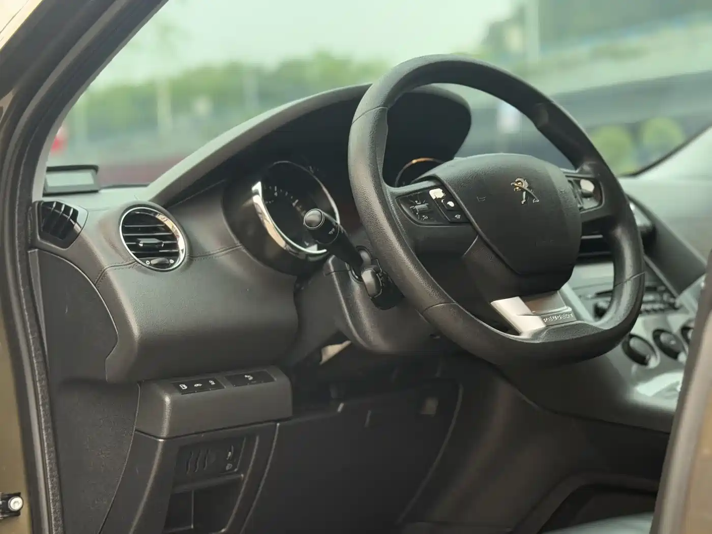 Peugeot 3008 2016 1.6THP Automatic Classic Edition фото 16