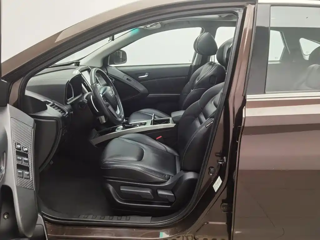 Фото 10 - Luxgen U6 SUV