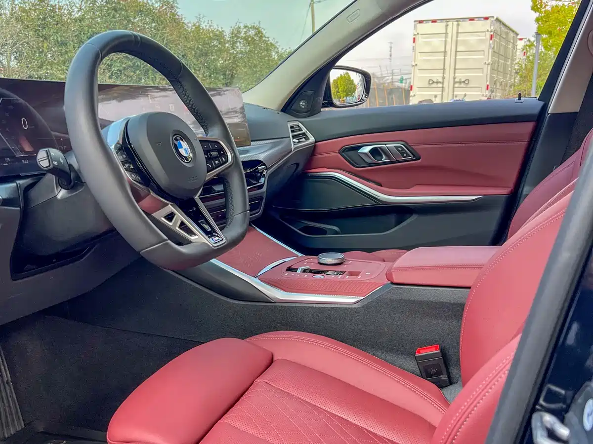 BMW 3 Series 2025 330Li M Sport Night Edition фото 12