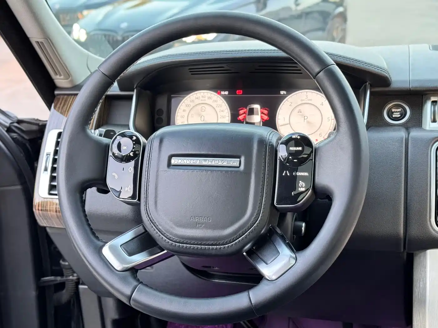 Land Rover Range Rover 2018 3.0 SC V6 Golden Age Edition фото 6