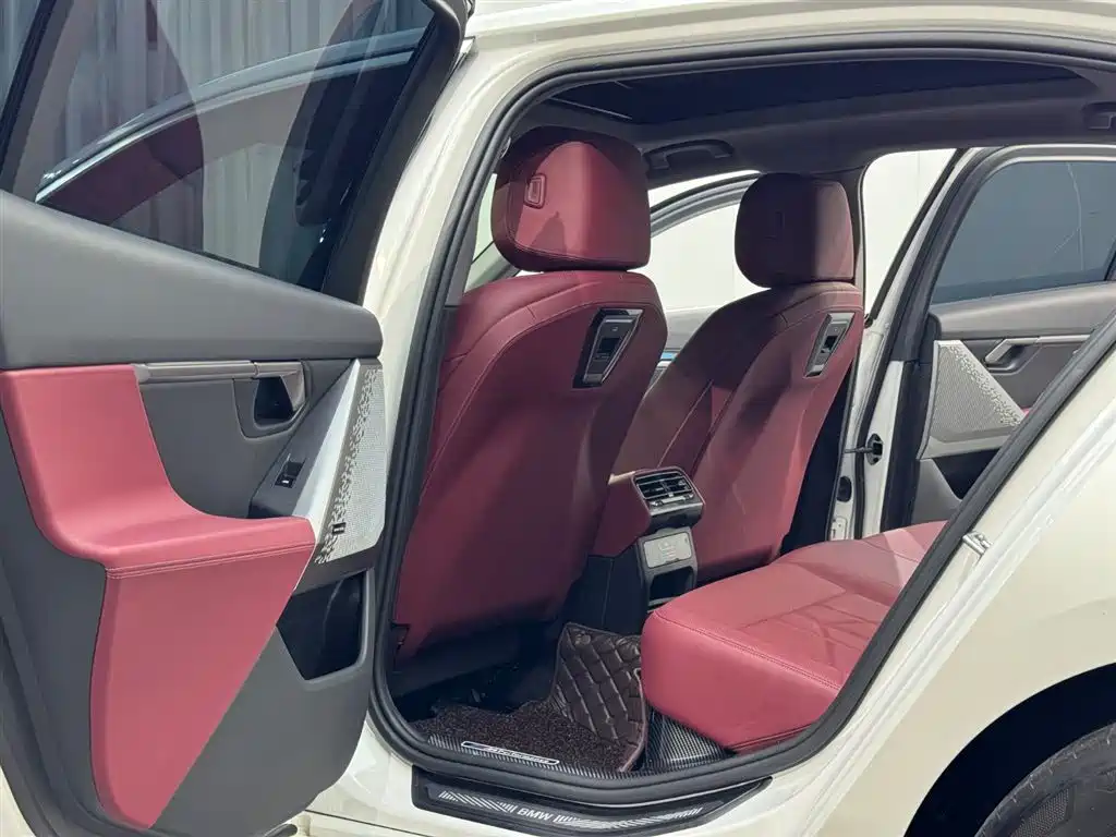 BMW 5 Series 2024 530Li Leading Model Luxury Package фото 5