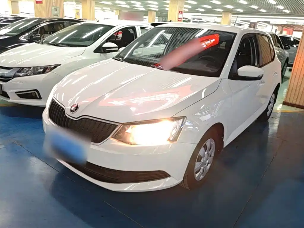 Škoda Fabia 2015 2015 1.4L Automatic Advance Edition