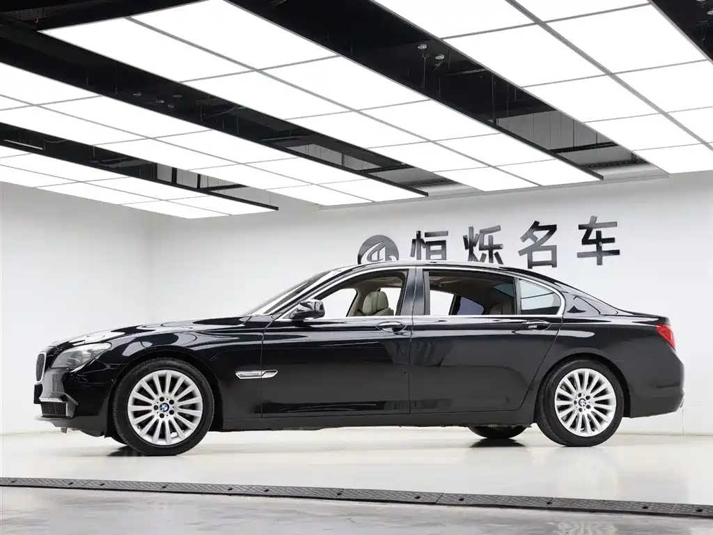 BMW 7 Series 2010 760Li фото 37