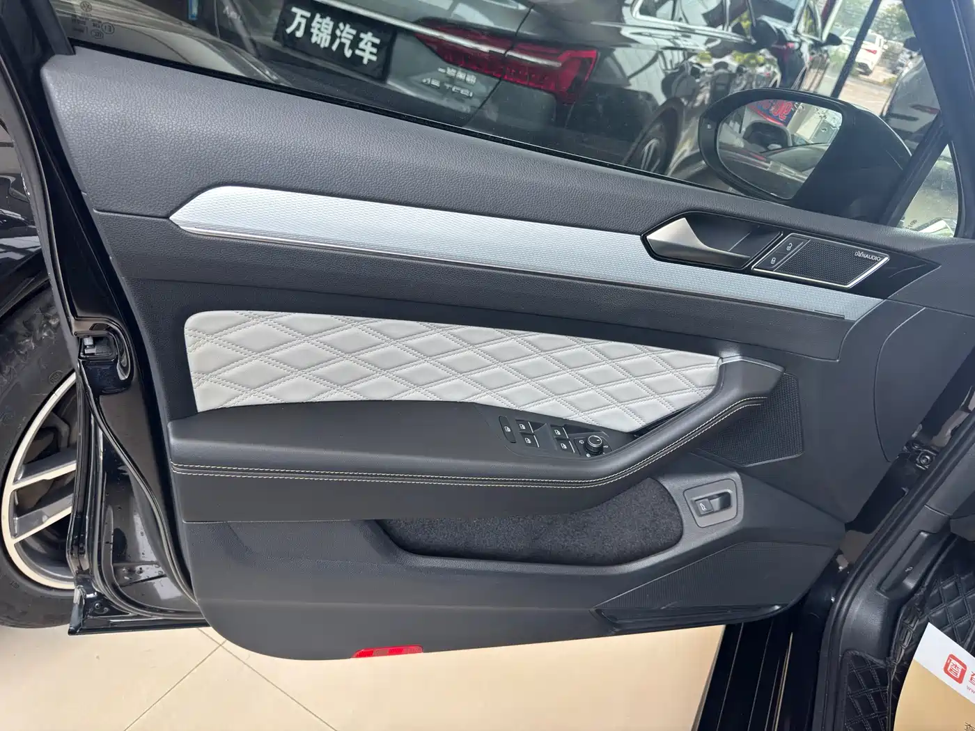 Volkswagen Magotan 2023 Model 2 Million Commemorative Edition 330TSI DSG Luxury фото 12