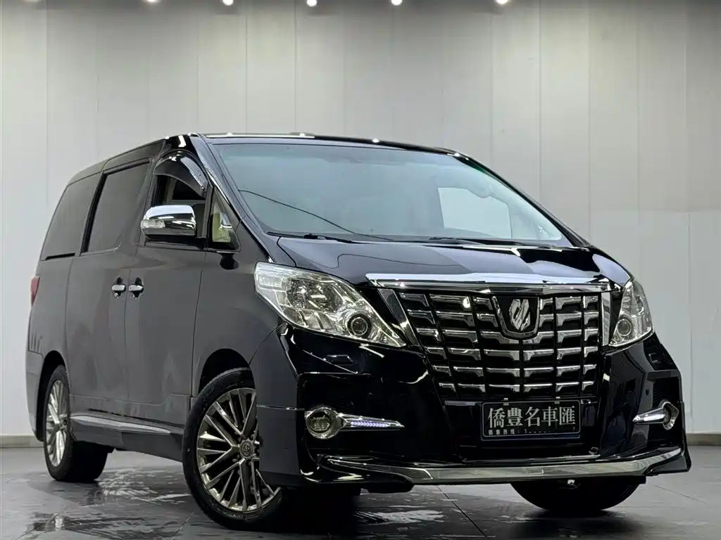 Toyota Alphard фото 3