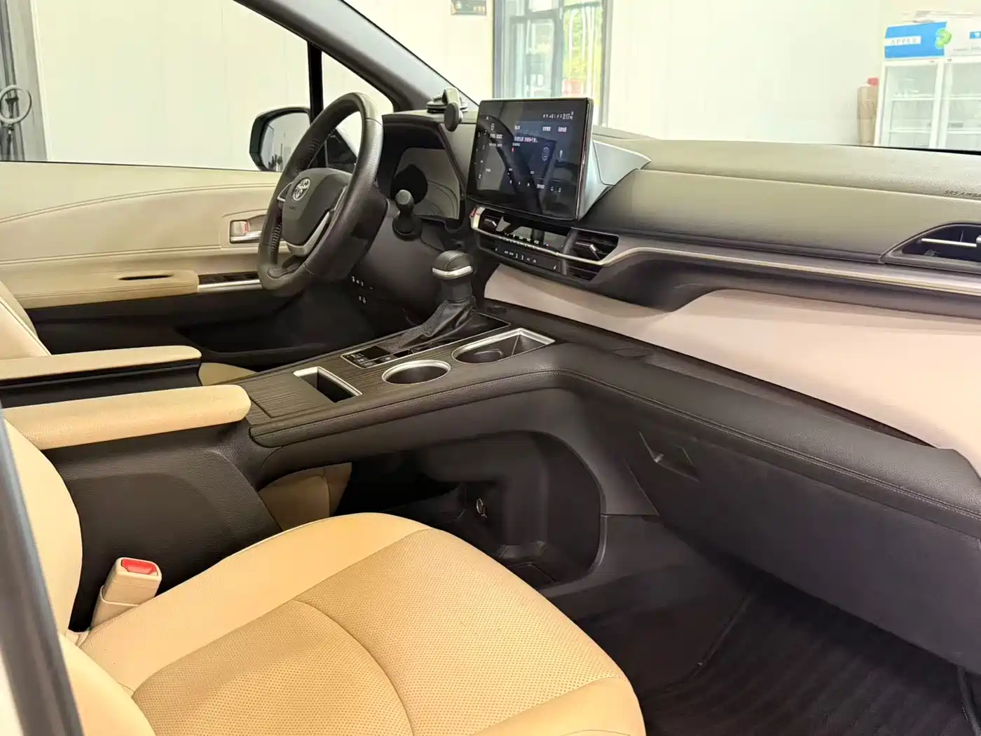 Toyota Granvia 2024 2.5L Hybrid Premium PLUS фото 6