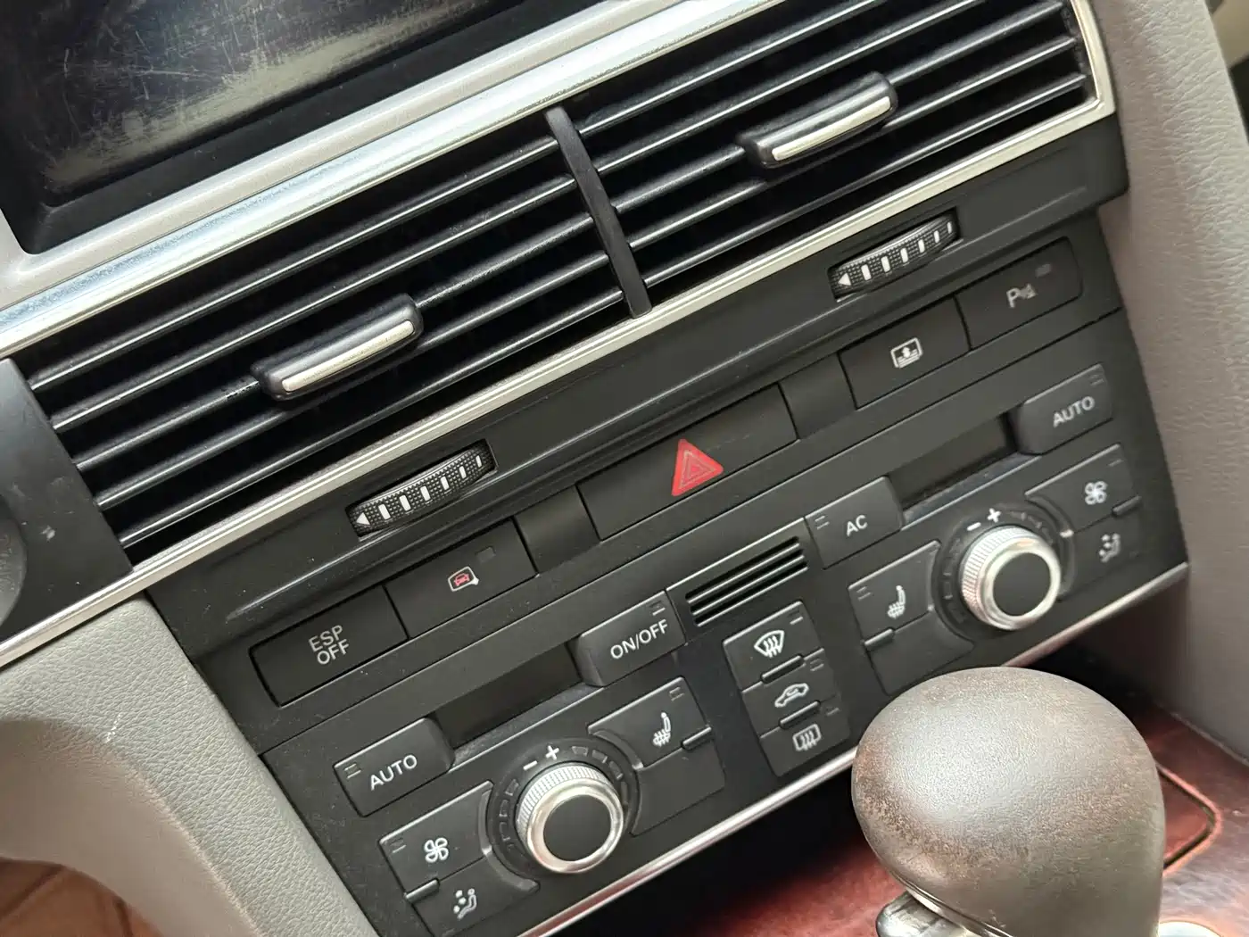 Фото 16 - Audi A6L