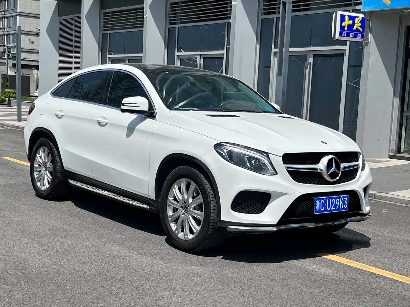 Mercedes-Benz GLE Coupe 2018 GLE 320 4MATIC Coupe SUV фото 3