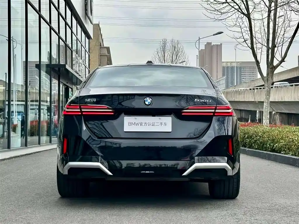 BMW 5 Series 2025 530Li Premium M Sport Package фото 4