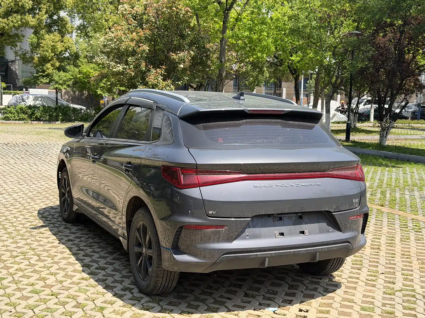 BYD E2