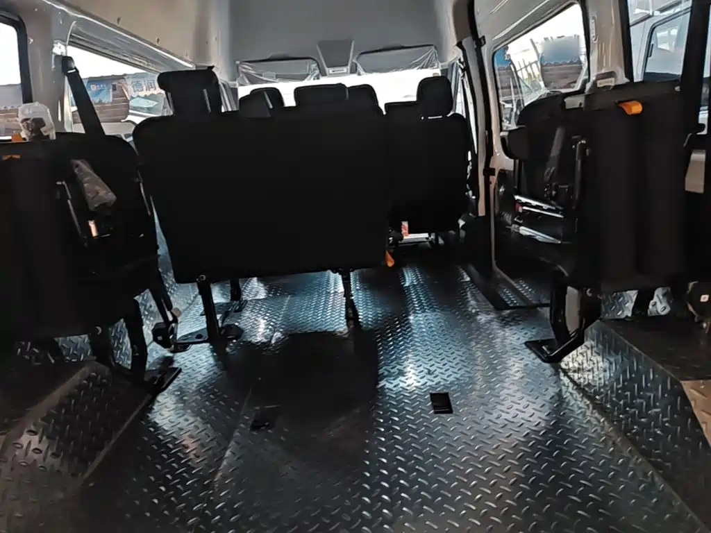 Jiangling JMC Fushun 2025 2025 Model 2.0T 6MT Diesel Medium Wheelbase Medium-High Roof Commercial MPV 7 Seats