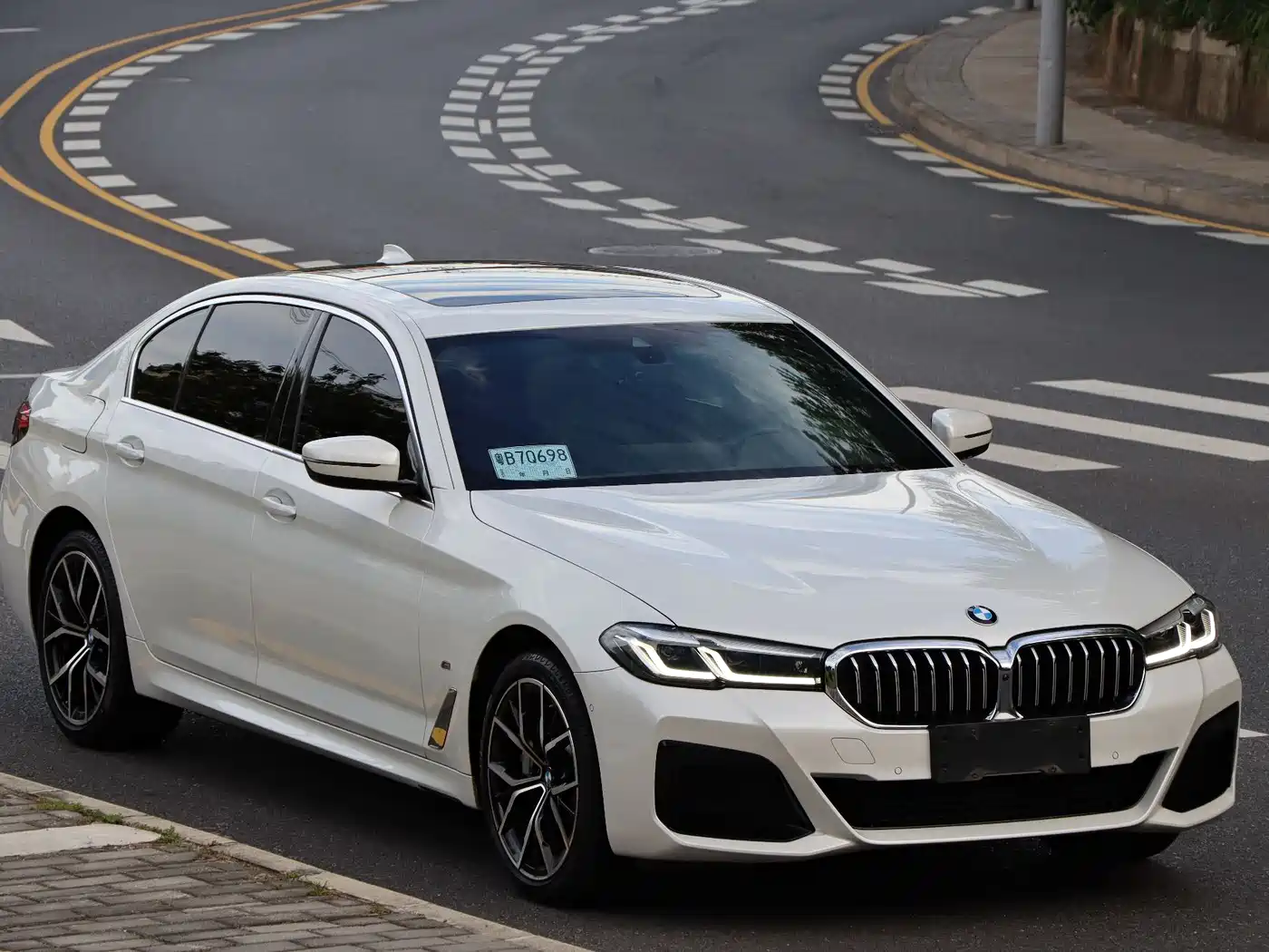 BMW 5 Series 2022 530Li Exclusive M Sport Package фото 3