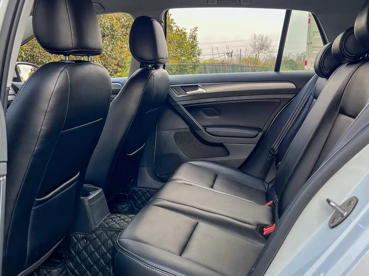 Volkswagen Golf 2016 1.6L Automatic Fashion фото 14