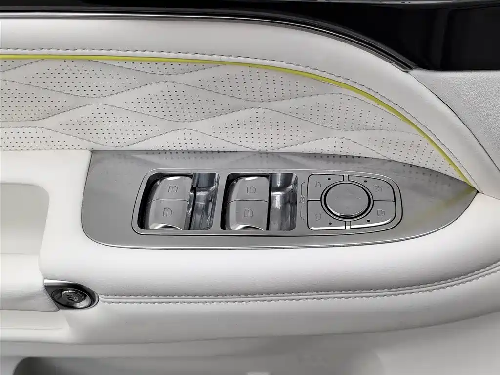 TANK CO CREATION TANK 300