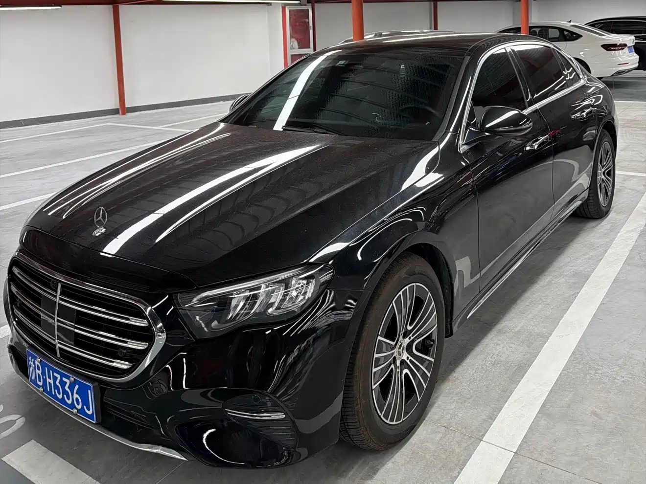 Фото 1 - Mercedes-Benz E-Class