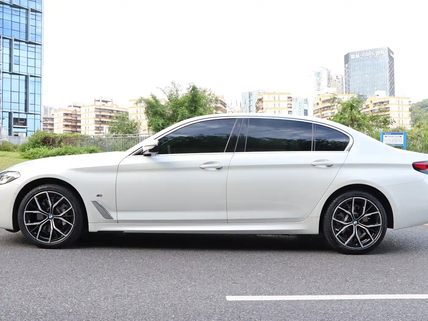 BMW 5 Series 2022 530Li Exclusive M Sport Package фото 7