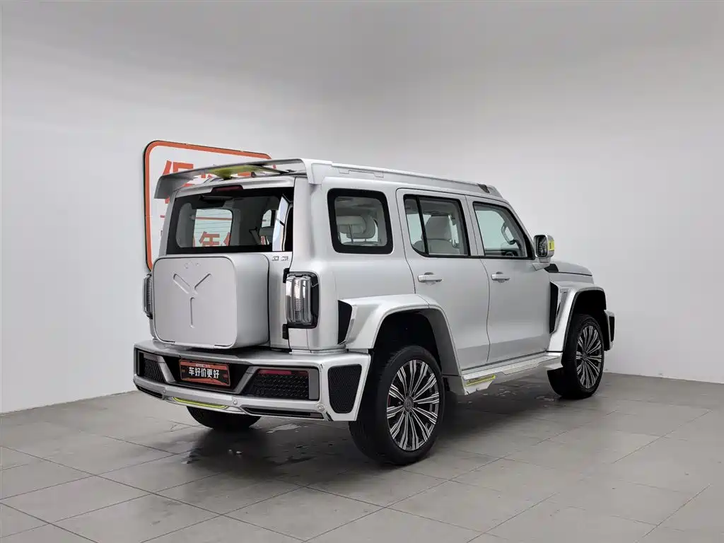 TANK CO CREATION TANK 300