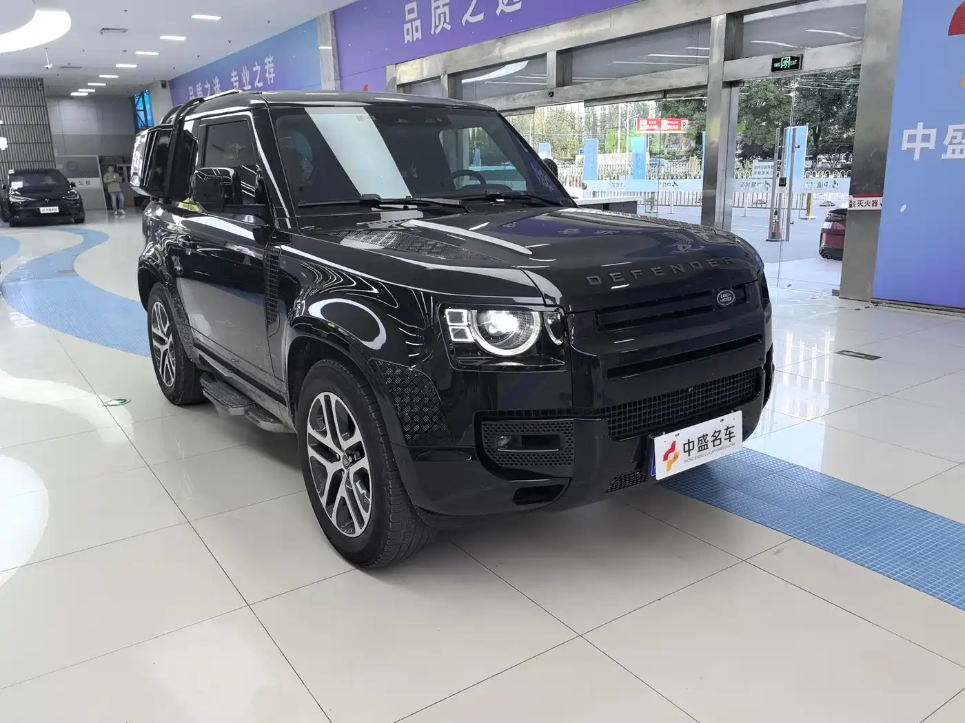 Land Rover Defender 2023 Model 90 3.0T P400 XS фото 2