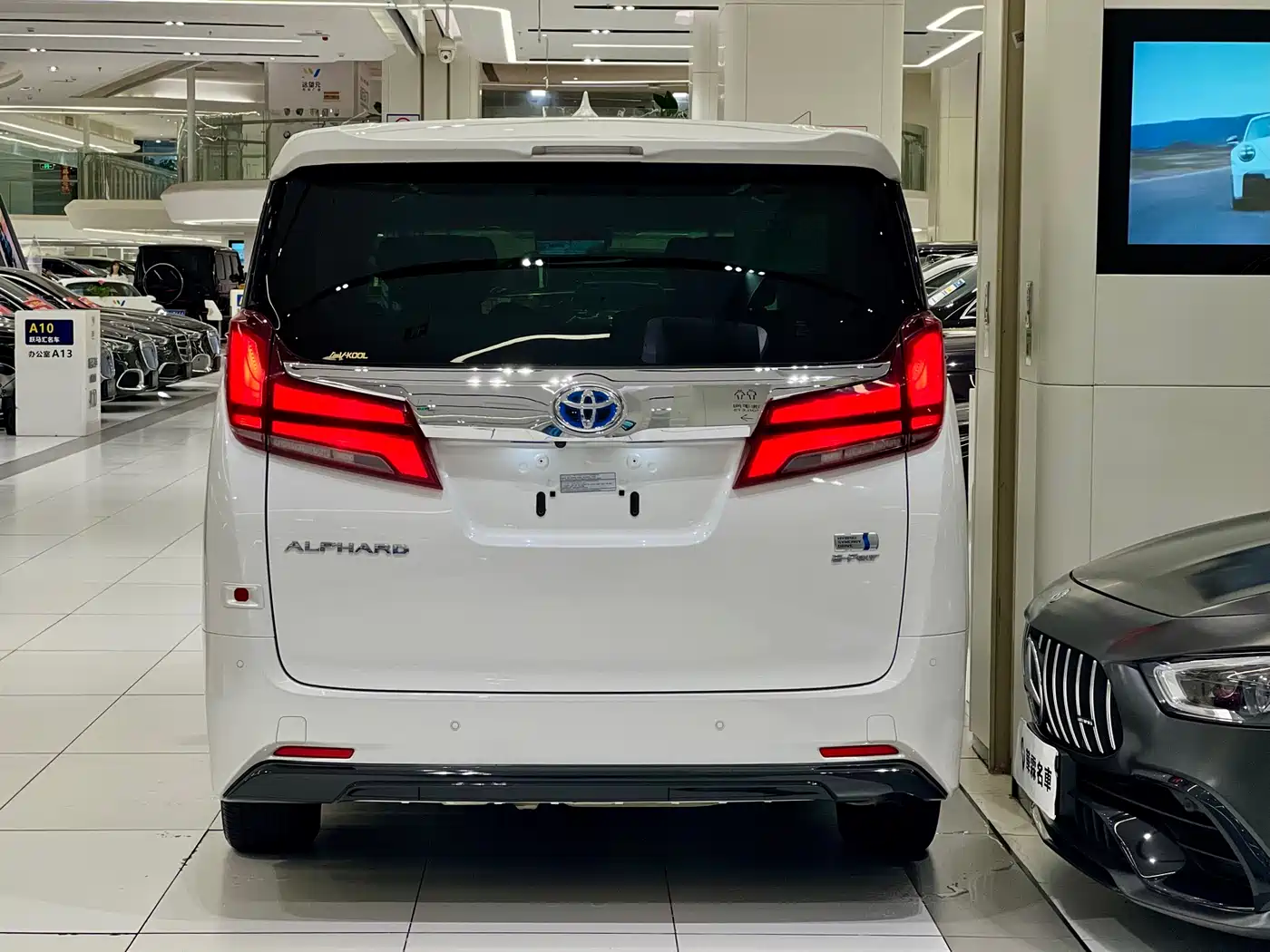 Toyota Alphard 2021 Hybrid 2.5L Premium фото 20