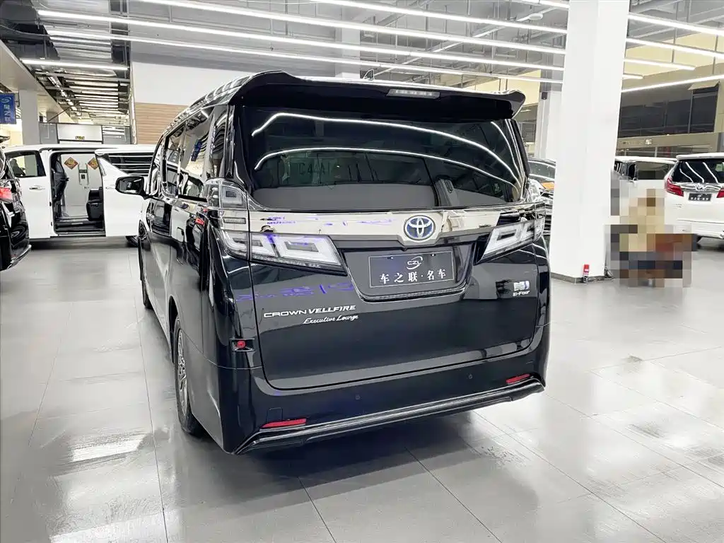 Toyota Vellfire 2021 Crown Hybrid 2.5L HV Premium Edition фото 4