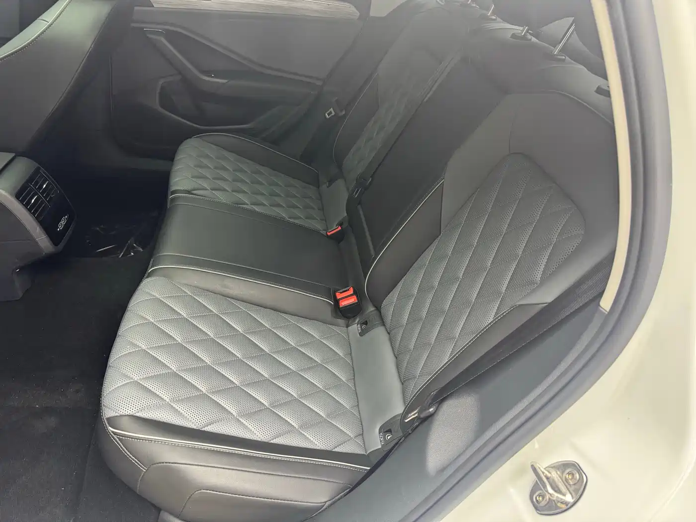Volkswagen Sagitar 2023 280TSI DSG Beyond Lite фото 16