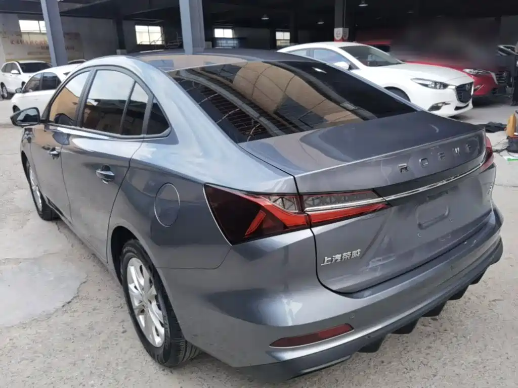 Фото 5 - Roewe i5