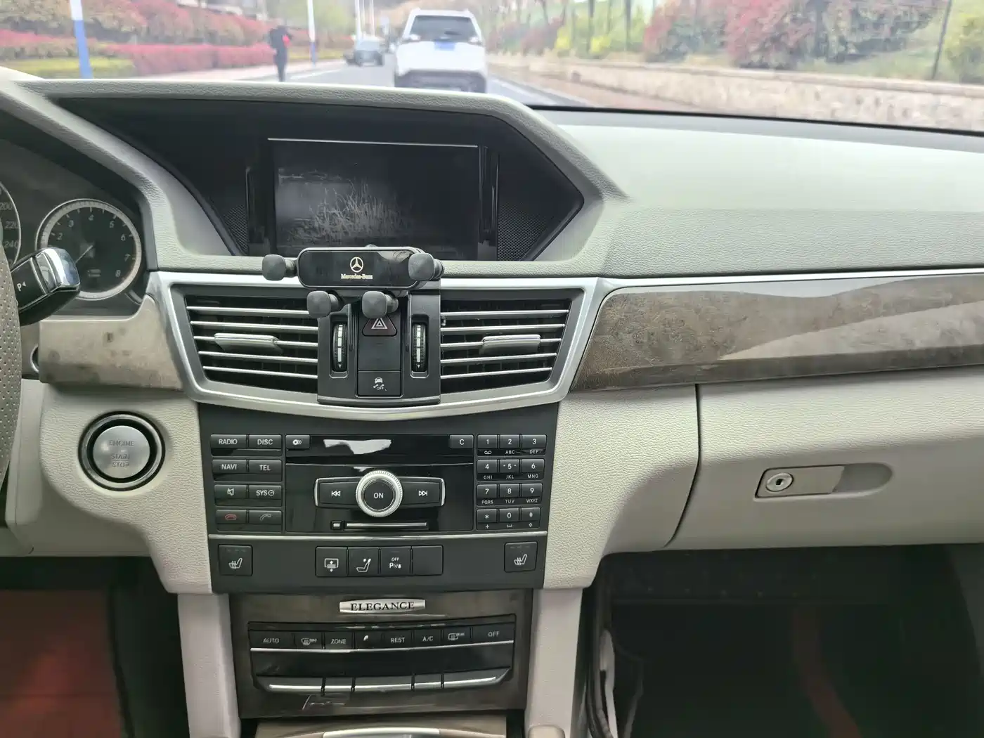Mercedes-Benz E-Class (Import) 2009 Model E 300 Fashion Version фото 10
