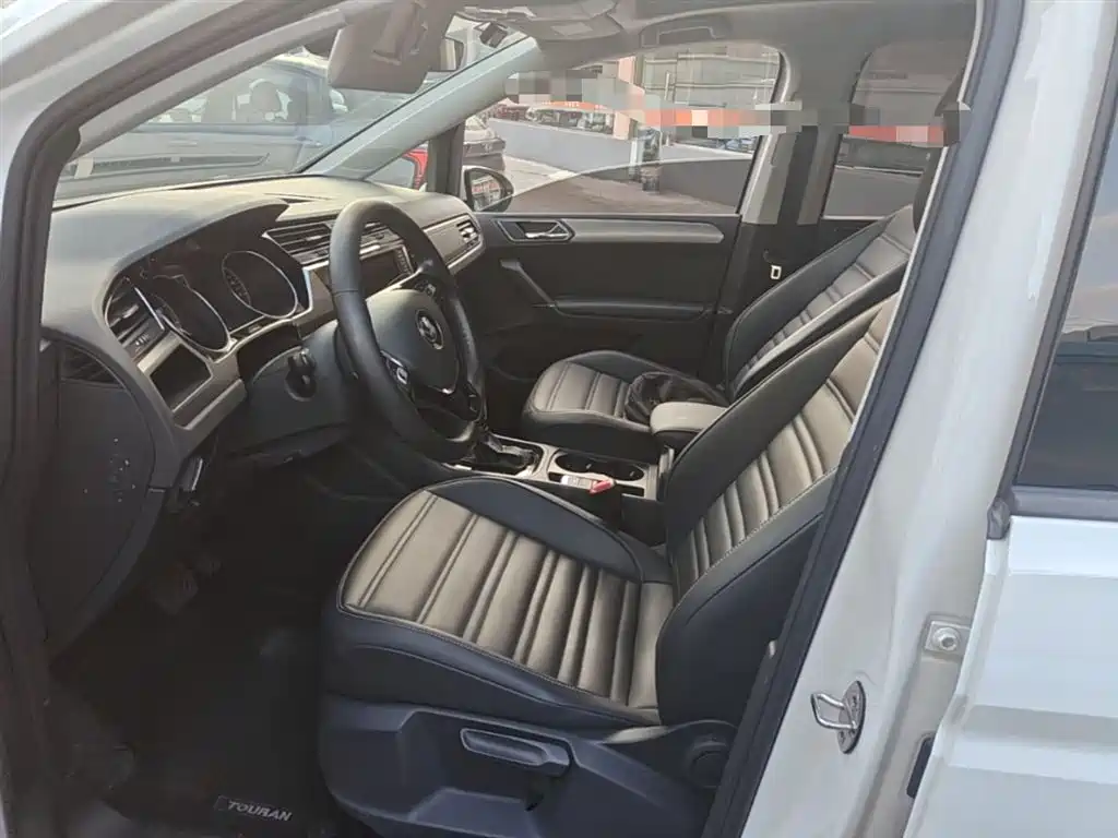 Volkswagen Touran 2018 Touran L 280TSI DSG Comfort 7-seater China V фото 15
