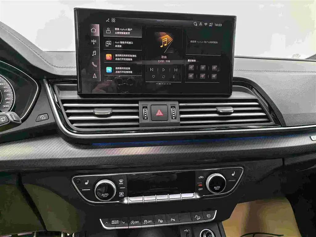Audi Q5L 2025 45th Anniversary Edition 45 TFSI Luxury Sport фото 14