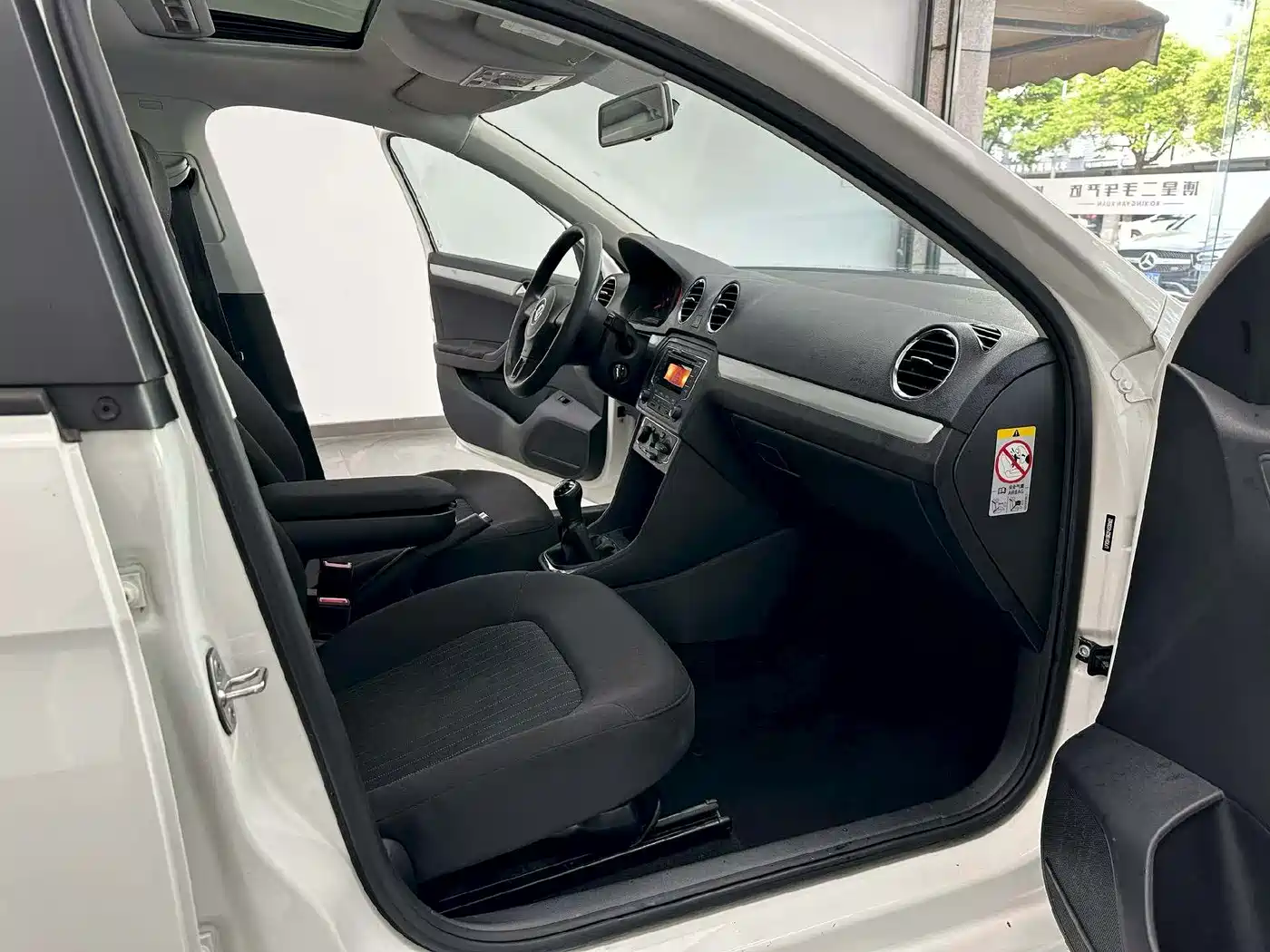 Volkswagen Jetta 2015 1.6L Manual Comfort фото 4